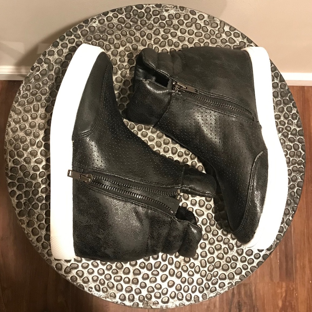 Steve Madden Wedge Sneakers Size 5